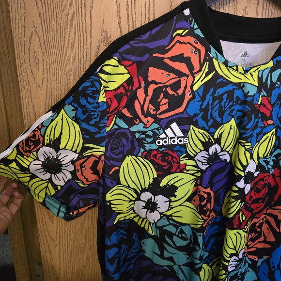 Adidas Colorful Floral Jacket with Black Accents - Picture 4 of 12